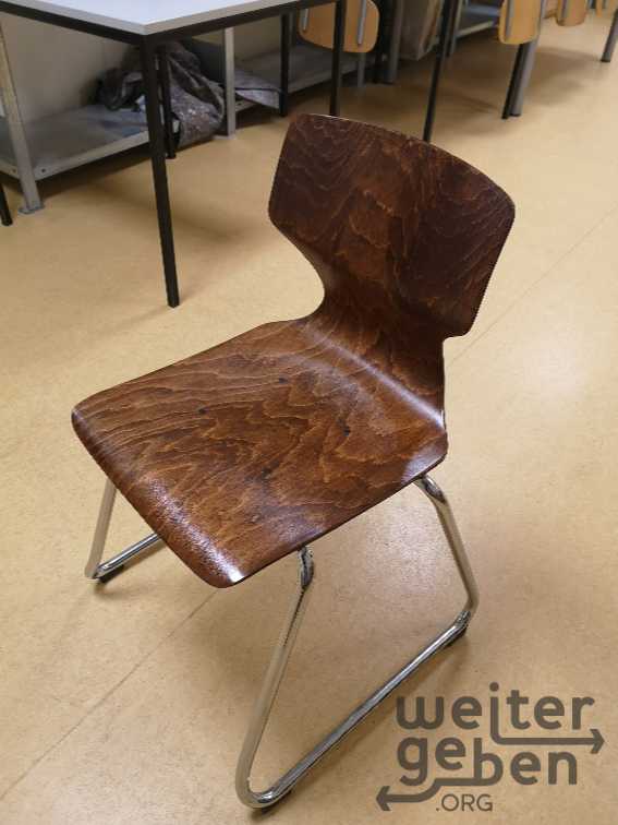 stapelbare Stühle – Spende in Nieder-Olm