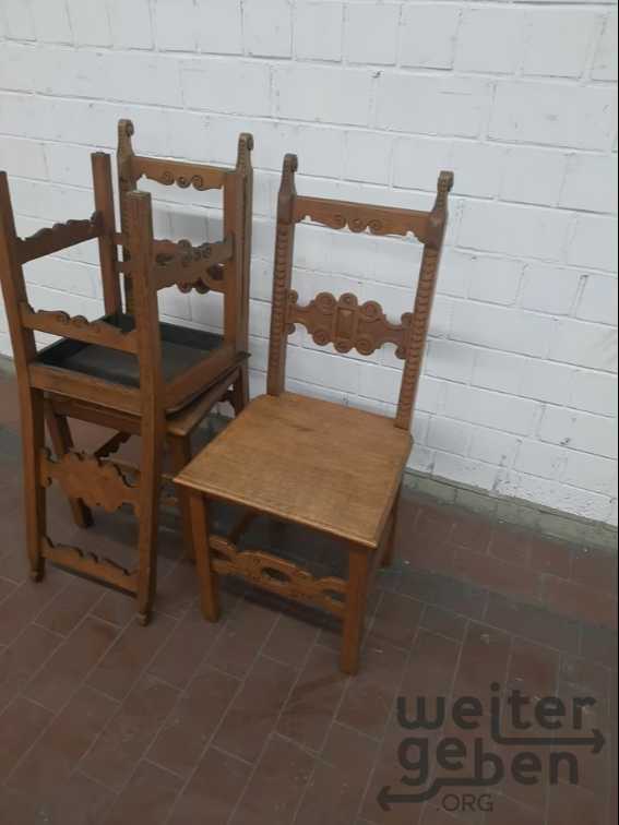 Stühle mit geschnitzen Elementen – Spende in Stuttgart