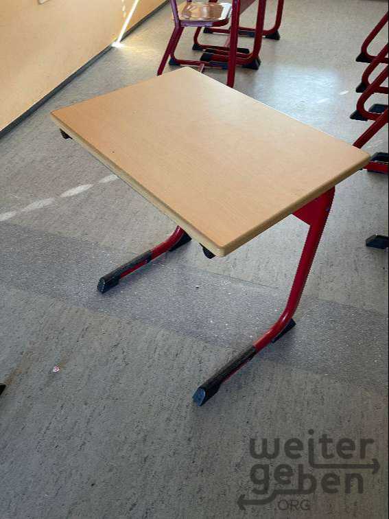 Schulstühle und Einzeltische – Spende in Hofheim