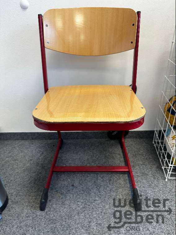 Schulstühle und Einzeltische in Hofheim