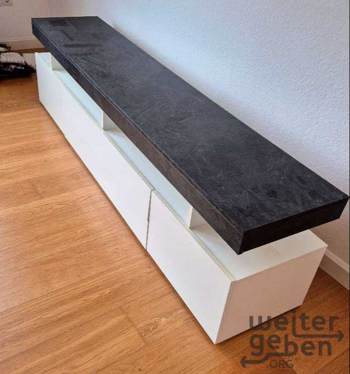 TV-Rack – Spende in Düsseldorf