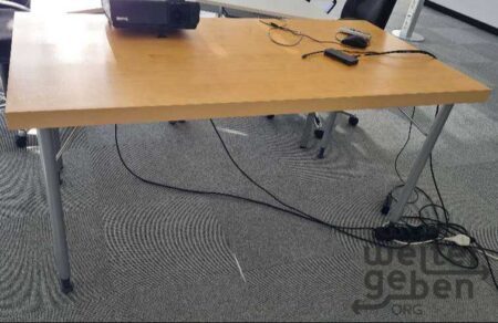 Tische mit klappbaren Beinen – Spende in Berlin