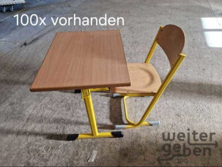Schultische und Stühle – Spende in Irschenberg