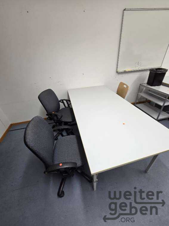 Tisch + Beistelltisch – Spende in Koblenz
