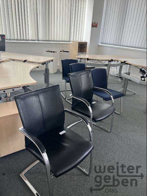 22 Büromöbel – Spende in Wiesbaden