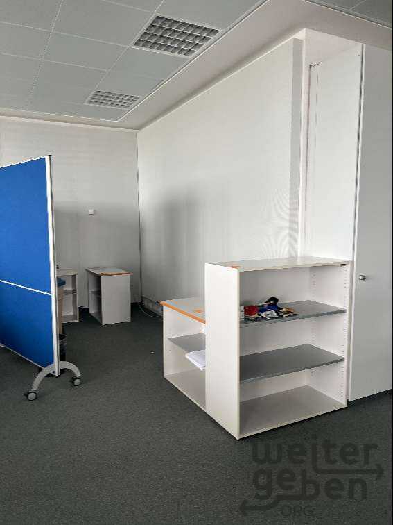 verschiedene Büromöbel in Wiesbaden