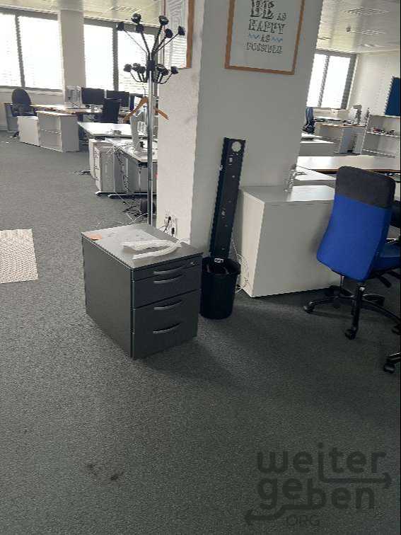 verschiedene Büromöbel in Wiesbaden