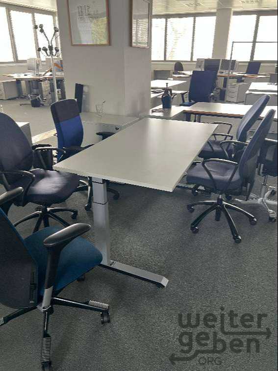 verschiedene Büromöbel in Wiesbaden