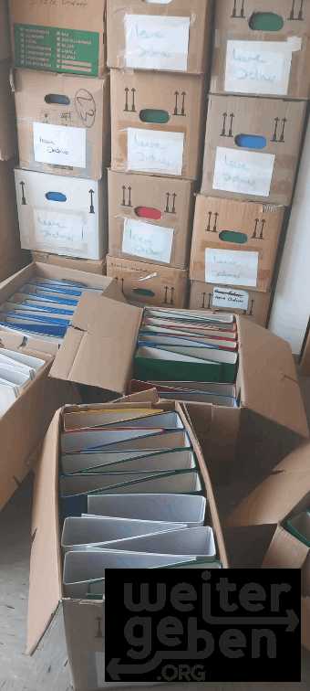 viele leere Ordner – Spende in München